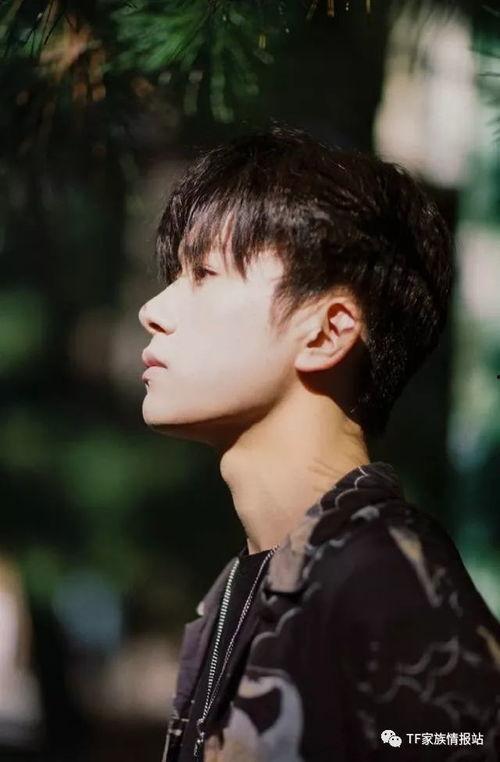 易烊千玺  背景